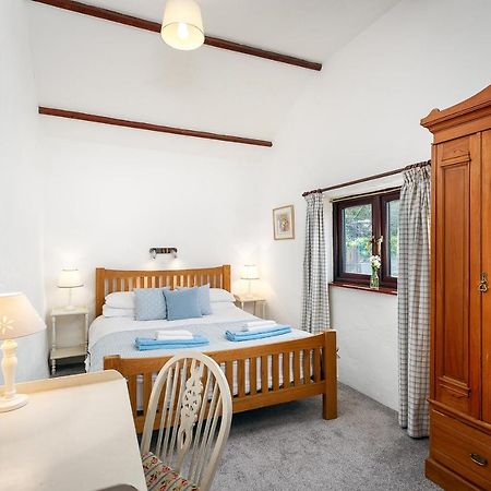 The Snug At Cornish Barn Holidays Truro Ngoại thất bức ảnh