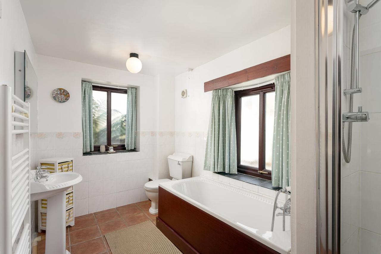 The Snug At Cornish Barn Holidays Truro Ngoại thất bức ảnh