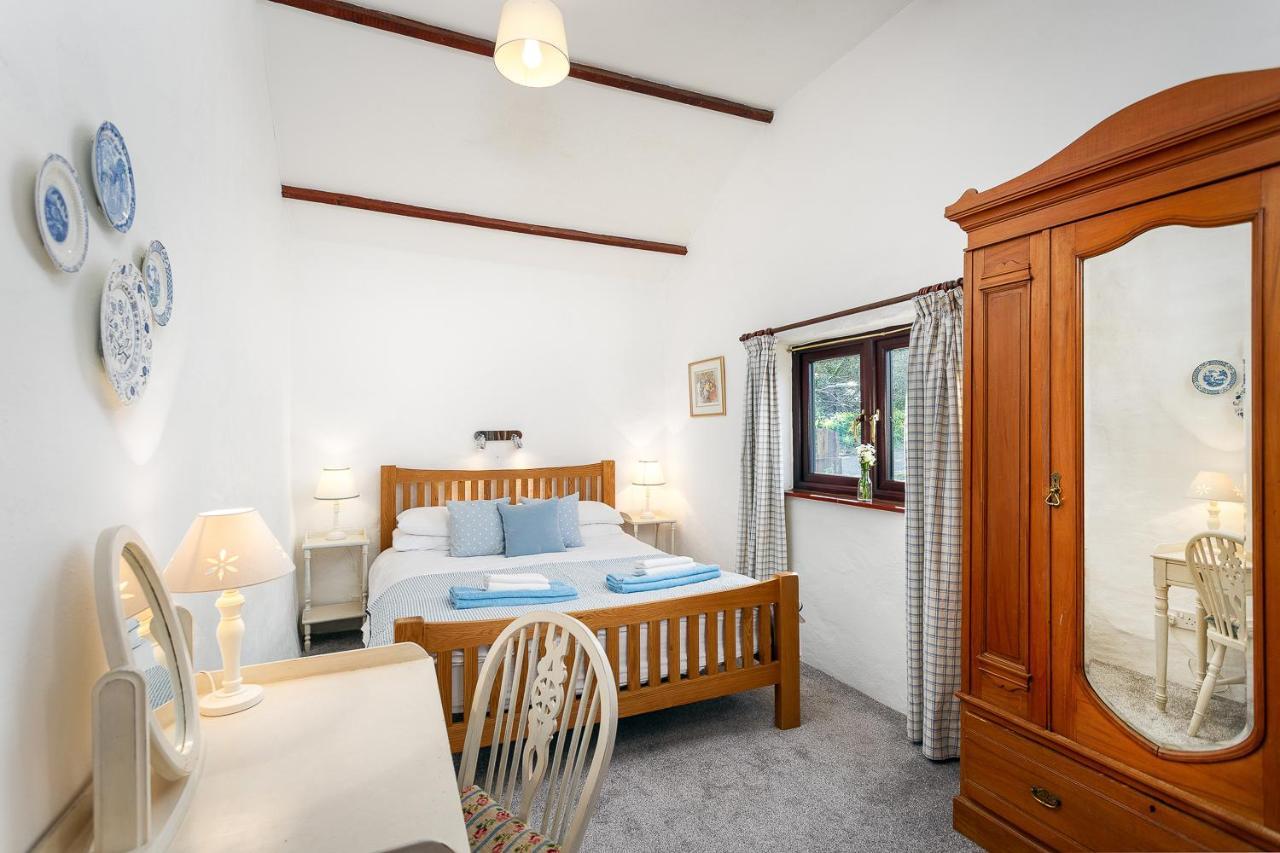 The Snug At Cornish Barn Holidays Truro Ngoại thất bức ảnh